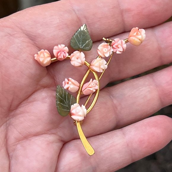 Vintage Swoboda Carved Coral Flowers & Jade Leaf Brooch, 2" Long, 10 Roses - Picture 11 of 13